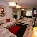 Pine-tree W/ Private Garden 50 M From The Sea Appartement *