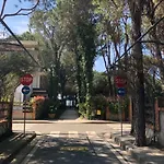 Pine-tree W/ Private Garden 50 M From The Sea * Golem (Tirana)