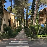Pine-tree W/ Private Garden 50 M From The Sea Golem (Tirana)