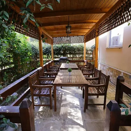 Pine-tree W/ Private Garden 50 M From The Sea 골렘