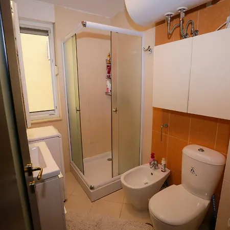 아파트 Pine-tree W/ Private Garden 50 M From The Sea 골렘