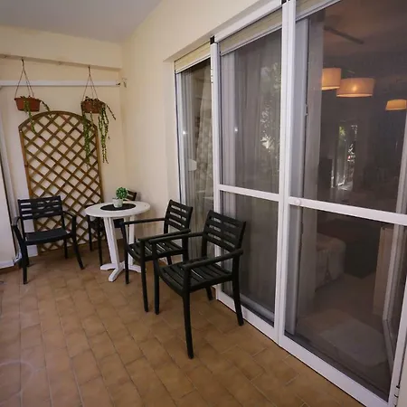 아파트 Pine-tree W/ Private Garden 50 M From The Sea 골렘