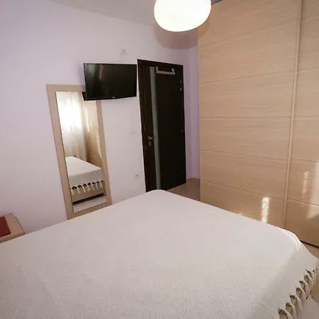 아파트 Pine-tree W/ Private Garden 50 M From The Sea 골렘