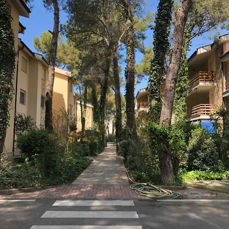 Pine-tree W/ Private Garden 50 M From The Sea Golem