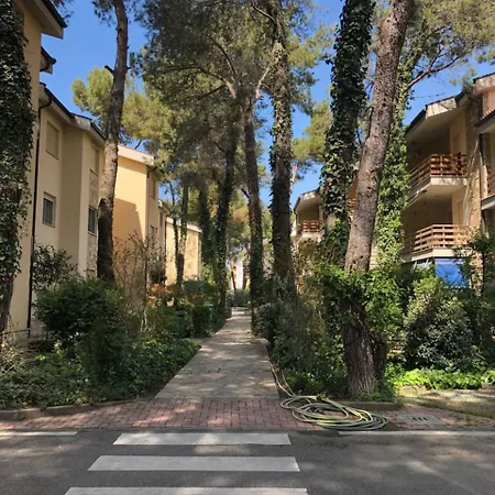 Pine-tree W/ Private Garden 50 M From The Sea 골렘