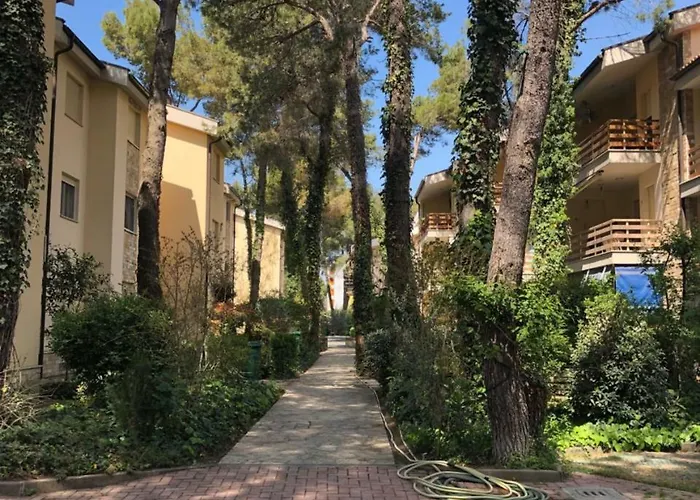 Pine-tree W/ Private Garden 50 M From The Sea Golem