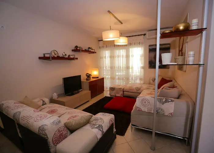 Pine-tree W/ Private Garden 50 M From The Sea *