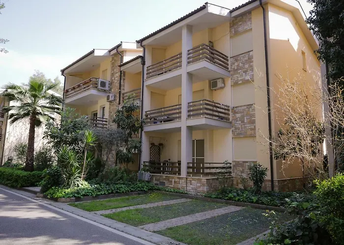 Appartement Pine-tree W/ Private Garden 50 M From The Sea Golem (Tirana)