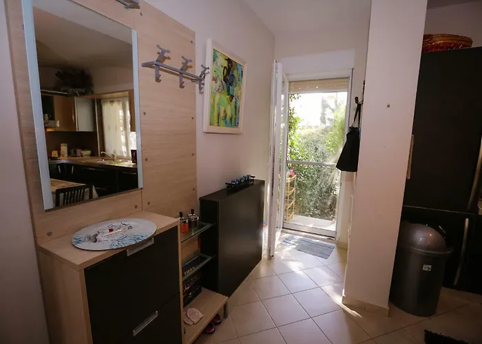 Pine-tree W/ Private Garden 50 M From The Sea Golem (Tirana)