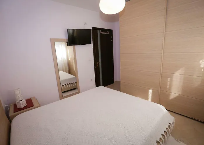 Appartement Pine-tree W/ Private Garden 50 M From The Sea Golem (Tirana)