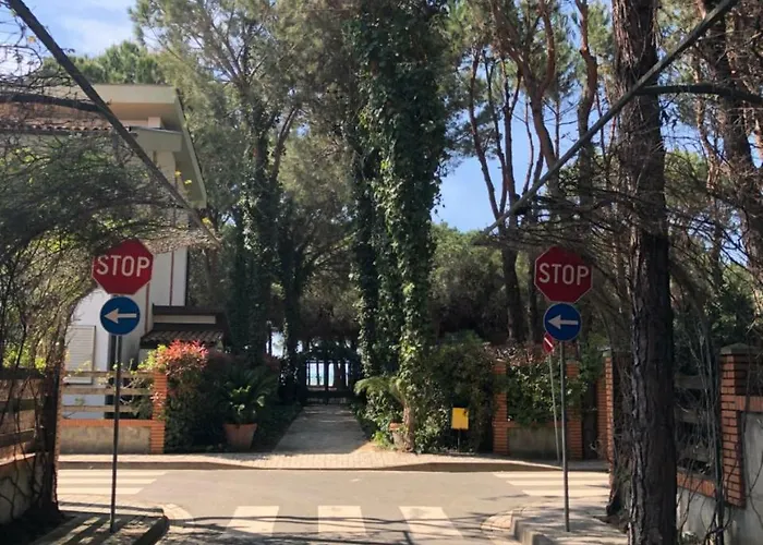 Pine-tree W/ Private Garden 50 M From The Sea * Golem (Tirana)